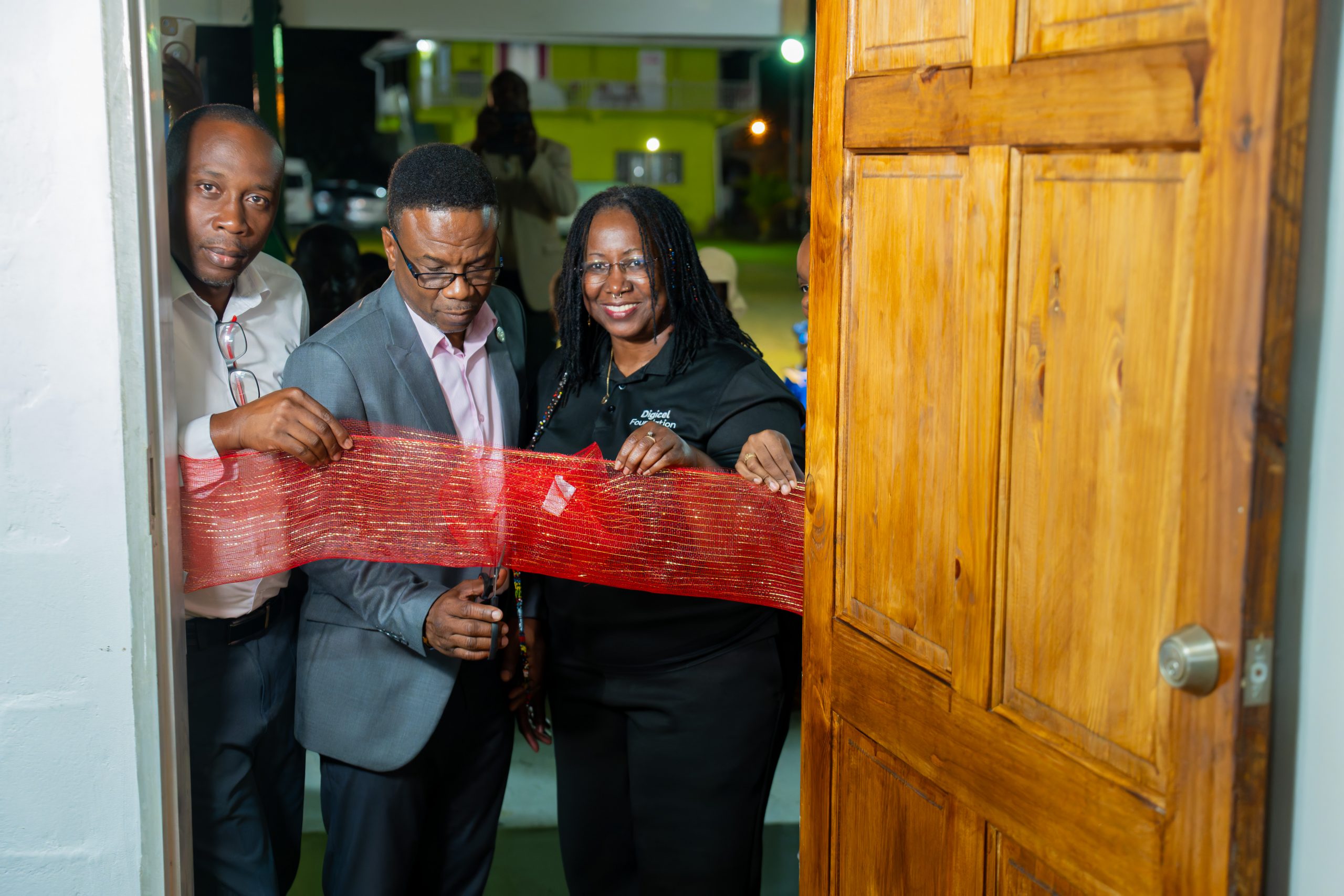 TECHNOLOGY CENTRE OPENS AT ROXBOROUGH POLICE YOUTH CLUB