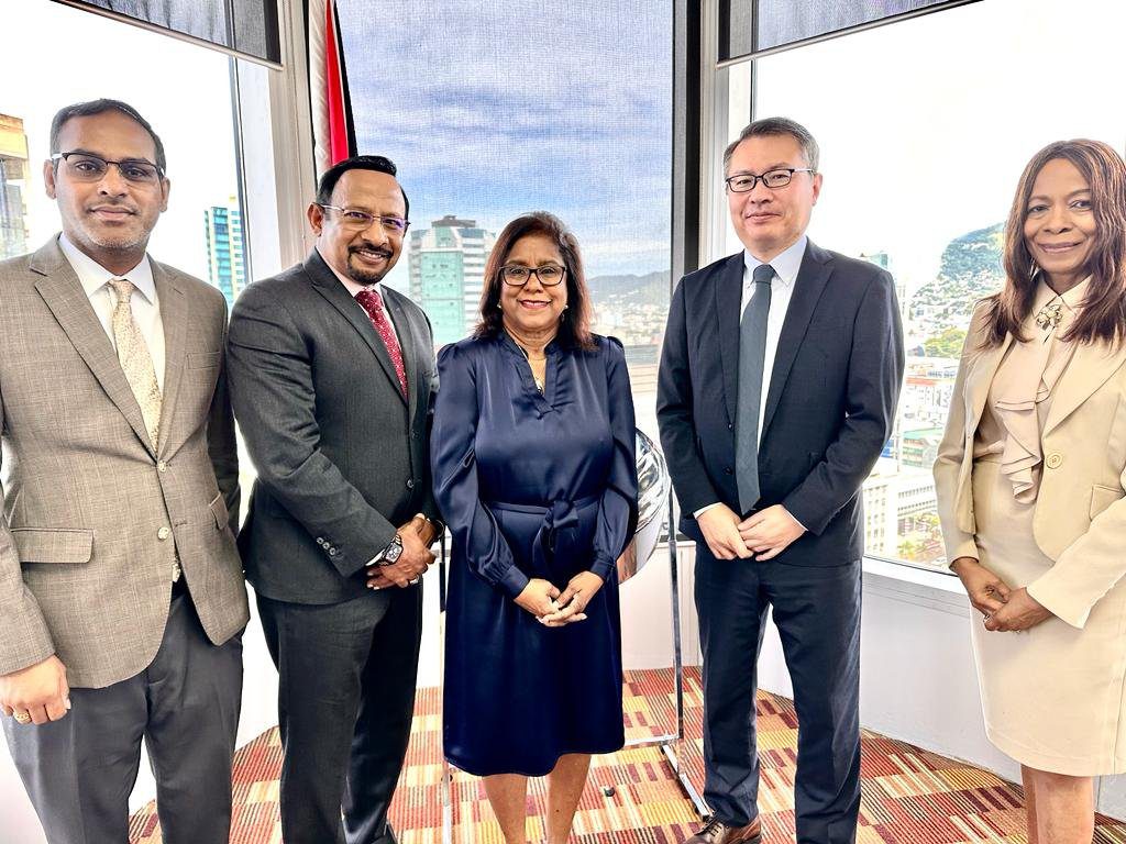 Photo 1: (L-R) Mr. Randall Karim, Permanent Secretary (Ag), Ministry of Trade and Industry; Mr. Mo Majeed, Chairman, Marubeni Power International of South Jamaica (SJPC); The Honourable Paula Gopee-Scoon, Minister of Trade and Industry; Mr. Ryota Kobayashi, General Manager, Overseas Power, Marubeni Power International; and Mrs. Sandra Welch-Farrell, CEO, SWF&CO.