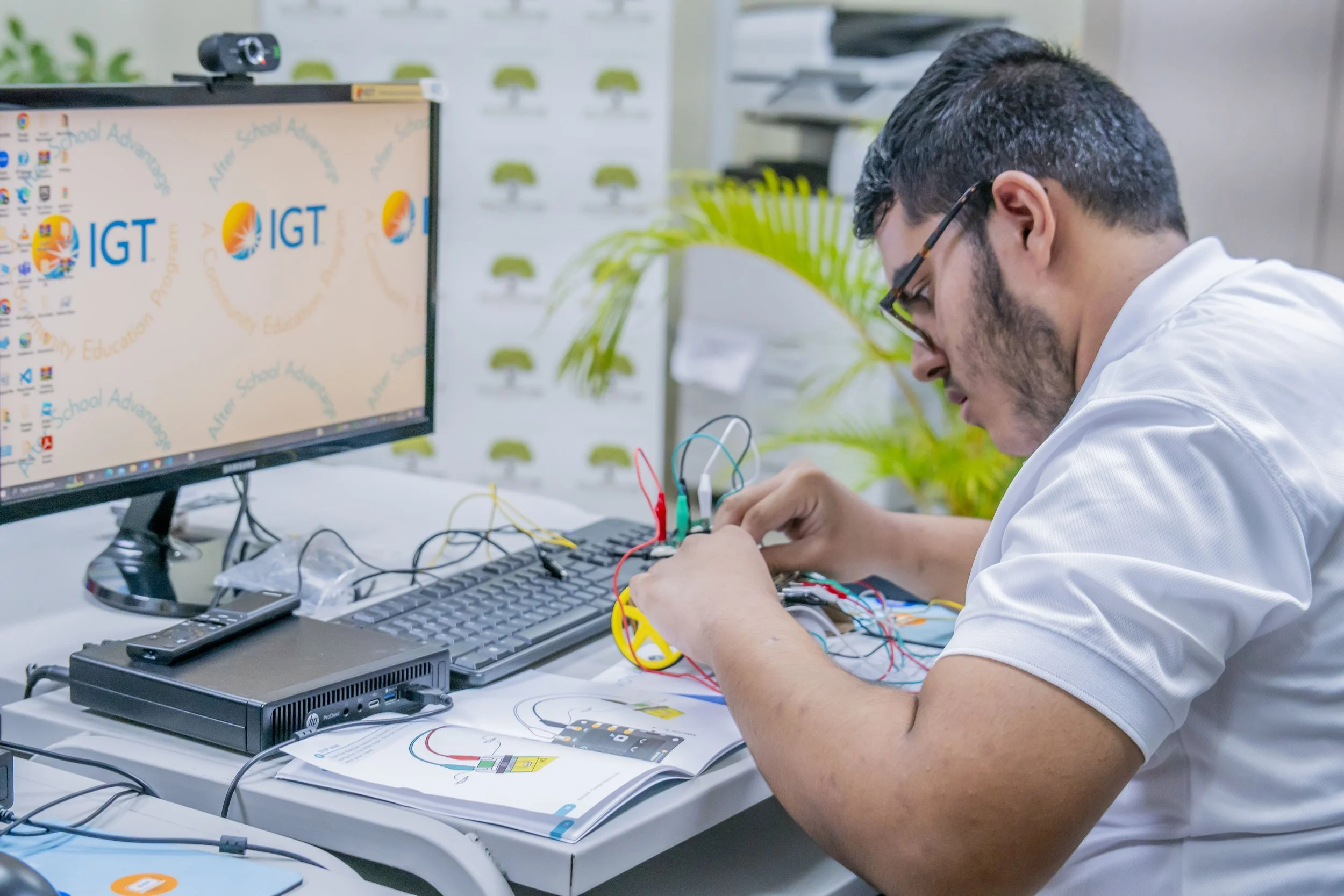 Focused and committed! This young man works hard at building his robot at the Cotton Tree Foundation during IGT’s Coding & Robotics Rock! Camp 2024.